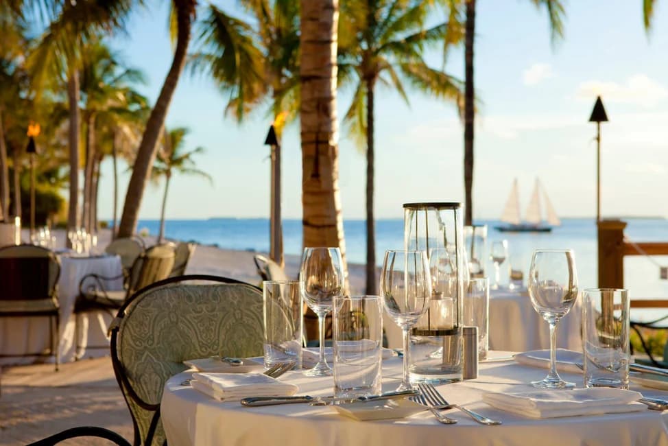 beach table setup