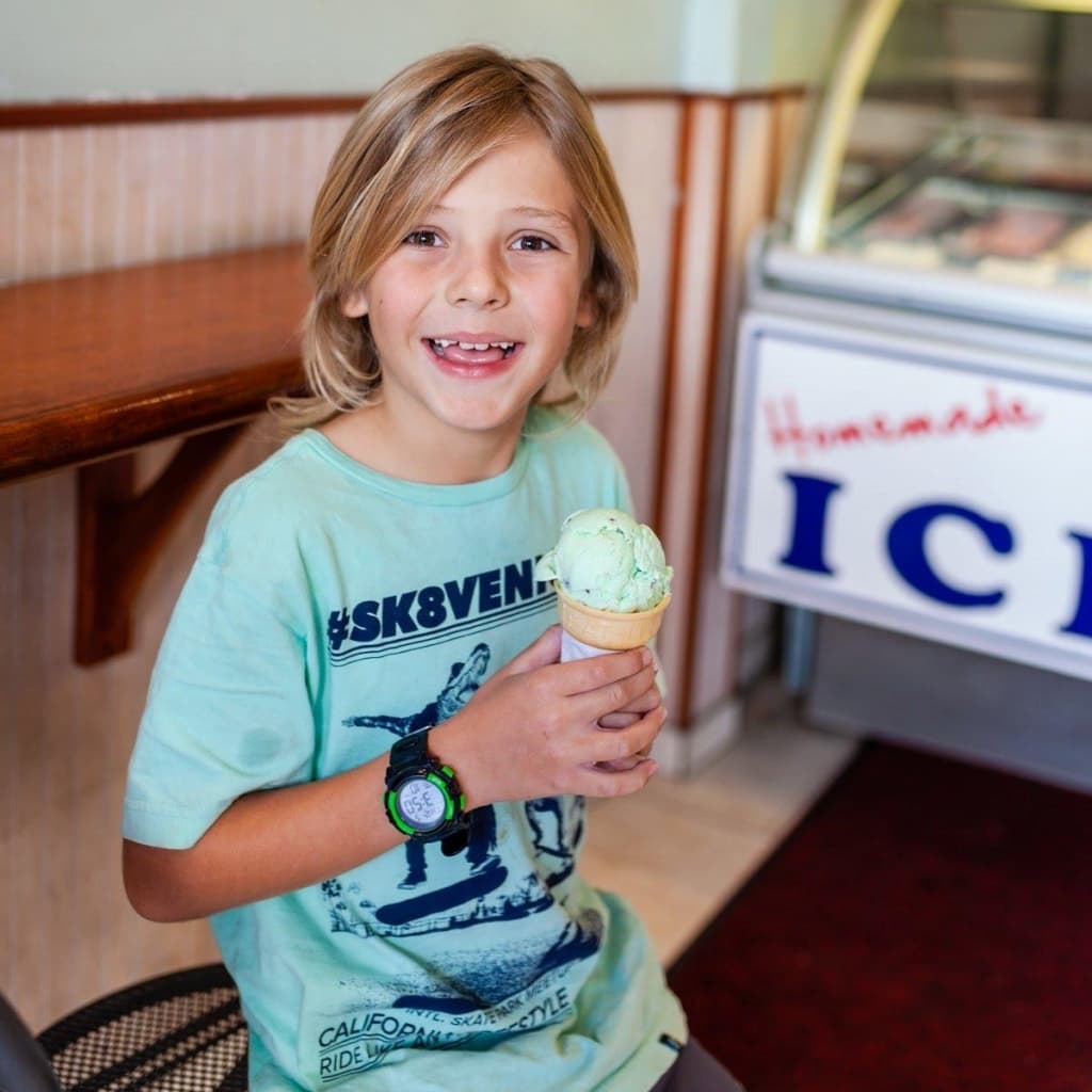 kid eating ice cream