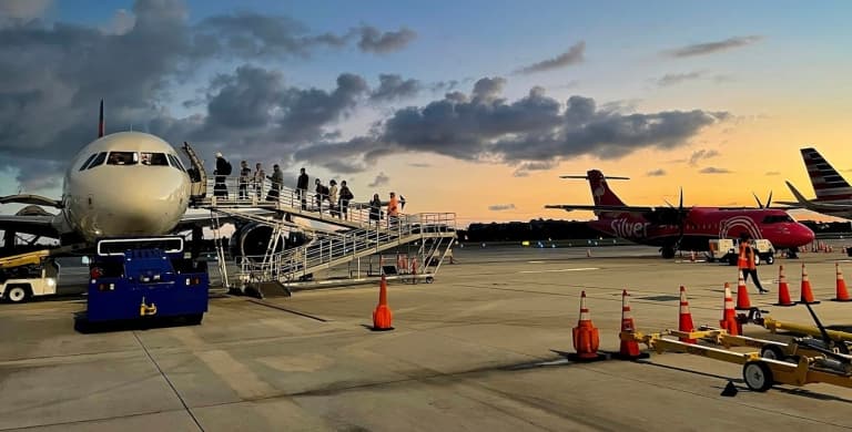 airplane loading passengers